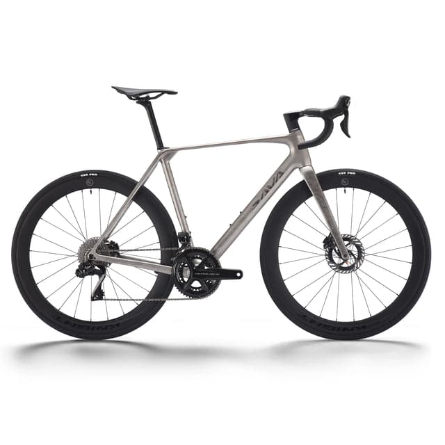 SAVA AeroX R9 Dura-Ace Di2 – produsentbilde, utstyr kan avvike
